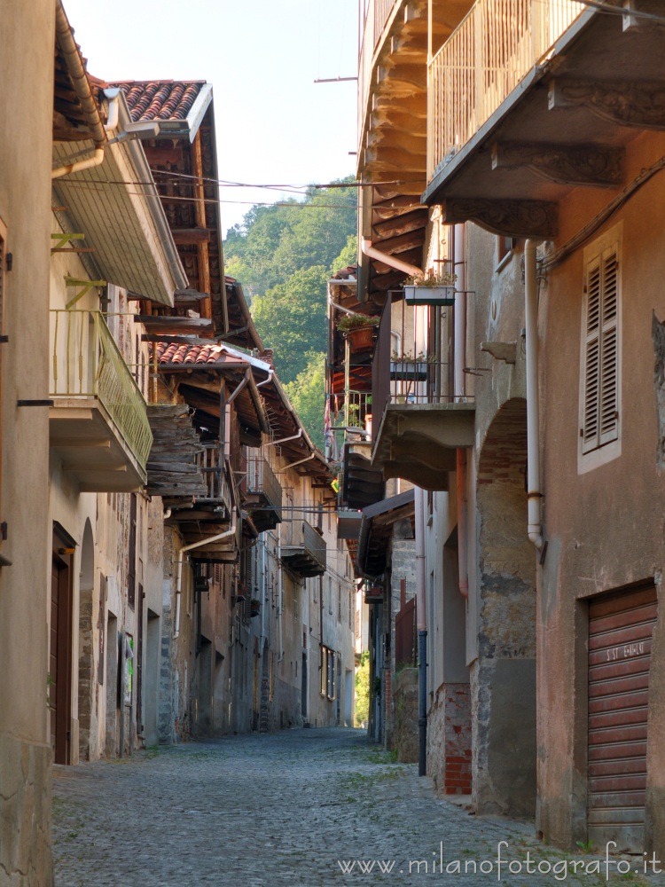 Passobreve frazione di Sagliano Micca (Biella) - Vecchie case del borgo